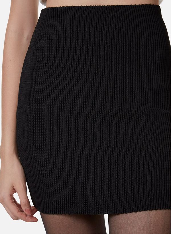 16112238_09_4-SAIA-PERFECT-BLACK