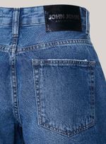 06081570_75_4-SHORTS-EVASE-VISBY